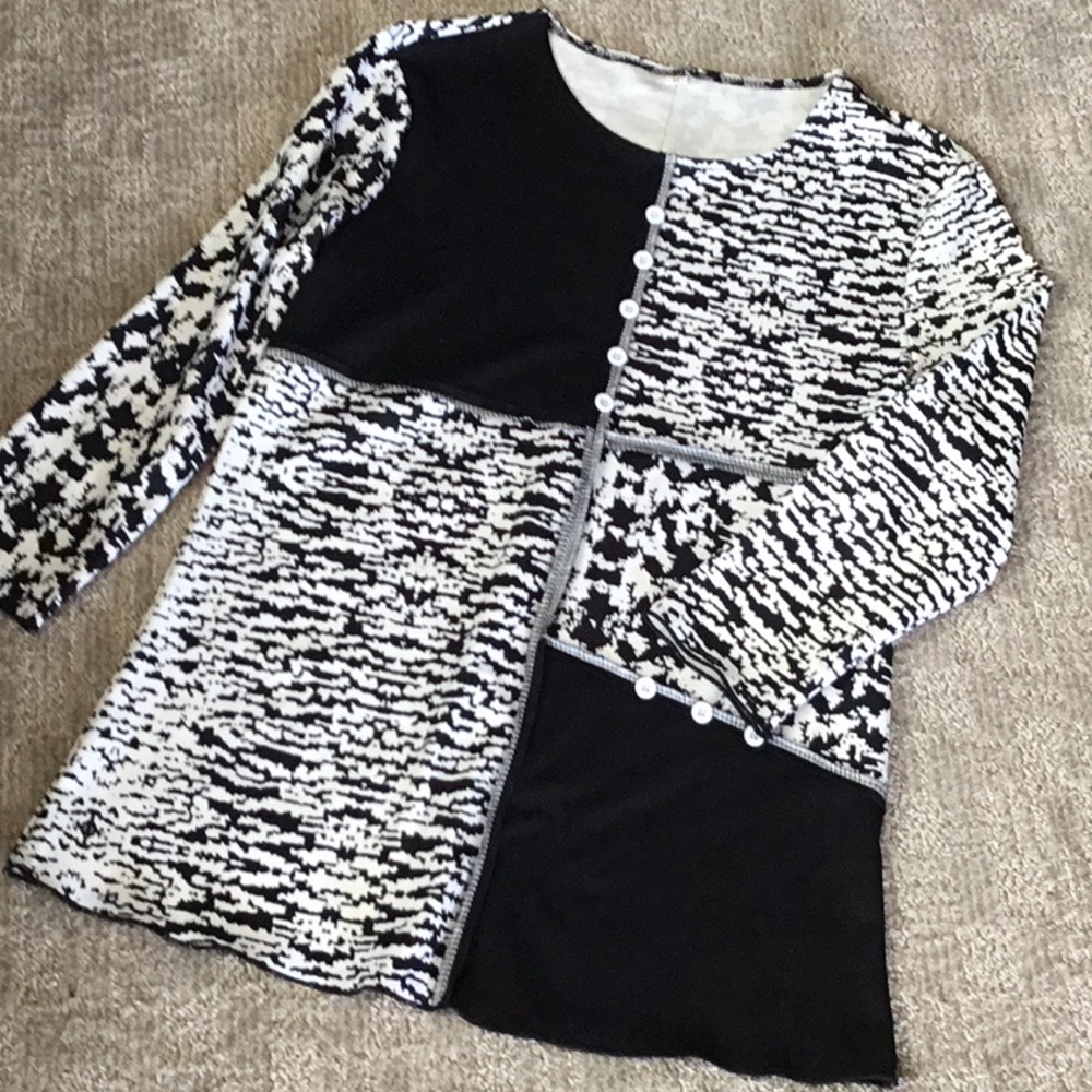 New lg sl blk & why top. New size M